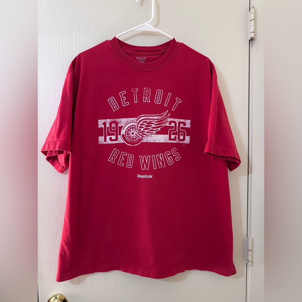 Detroit Redwings Shirt XL Light Frontal Stain